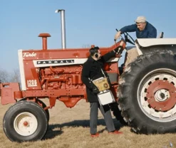 Britains 1/32 Case IH Farmall 1206 Tractor