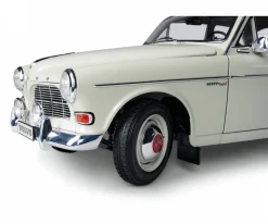 IXO 1/8 Volvo S122 Amazon
