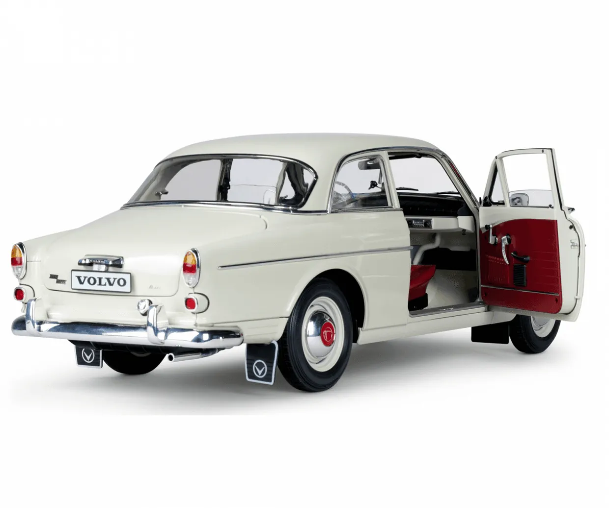 IXO 1/8 Volvo S122 Amazon