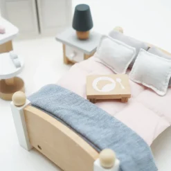 Le Toy Van Daisylane Master Bedroom Dolls House Furniture