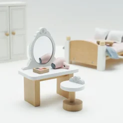 Le Toy Van Daisylane Master Bedroom Dolls House Furniture