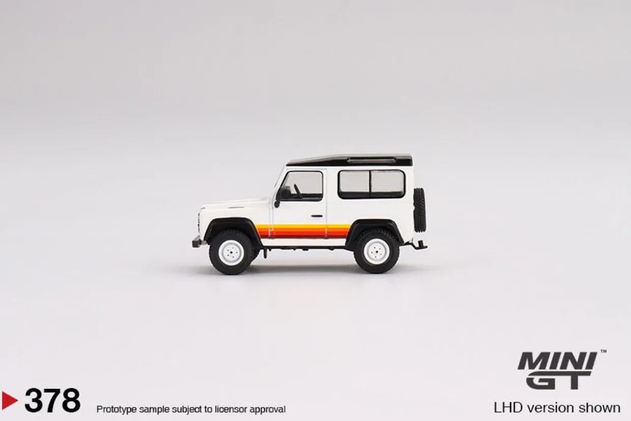 Mini GT 1/64 Land Rover Defender 90 Wagon White (RHD)