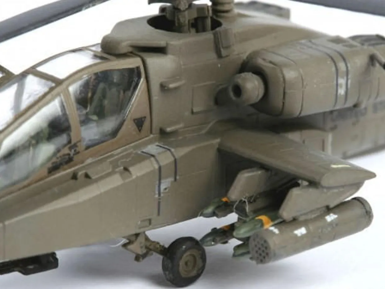 Revell 1/144 Boeing AH-64D Longbow Apache Starter Set