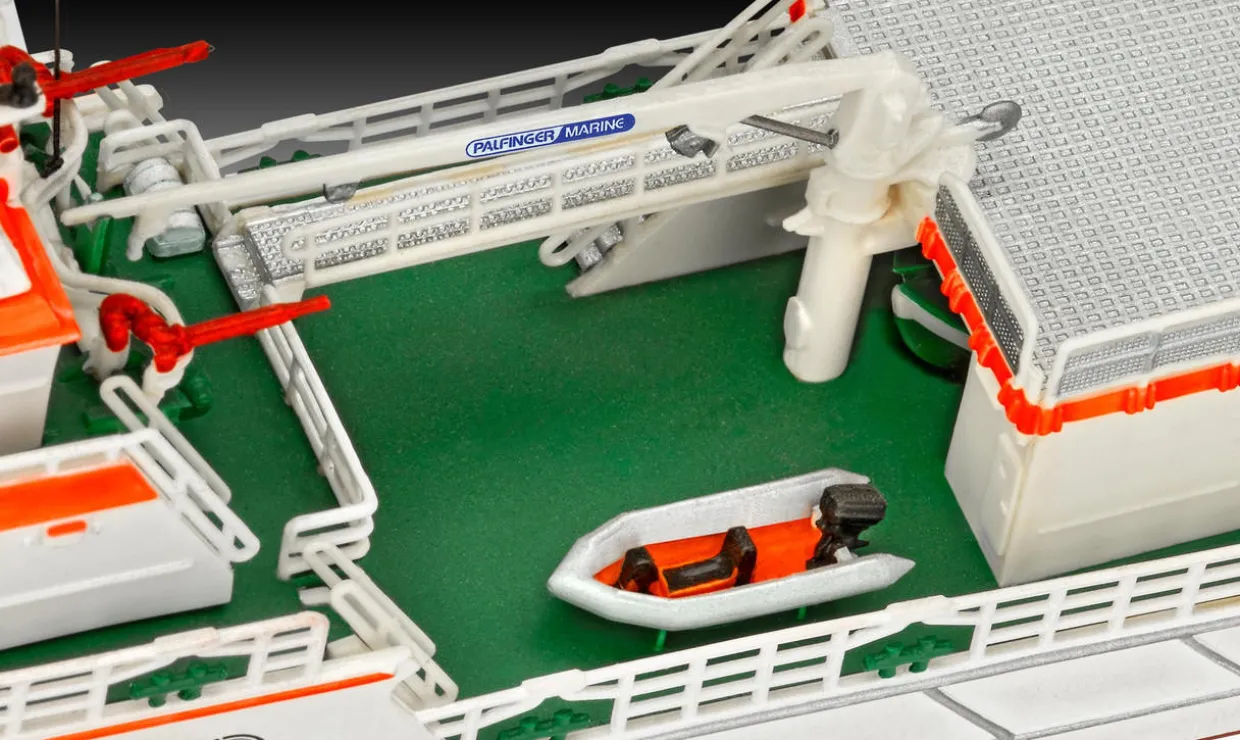 Revell 1/200 Hermann Marwede Search and Rescue Vessel