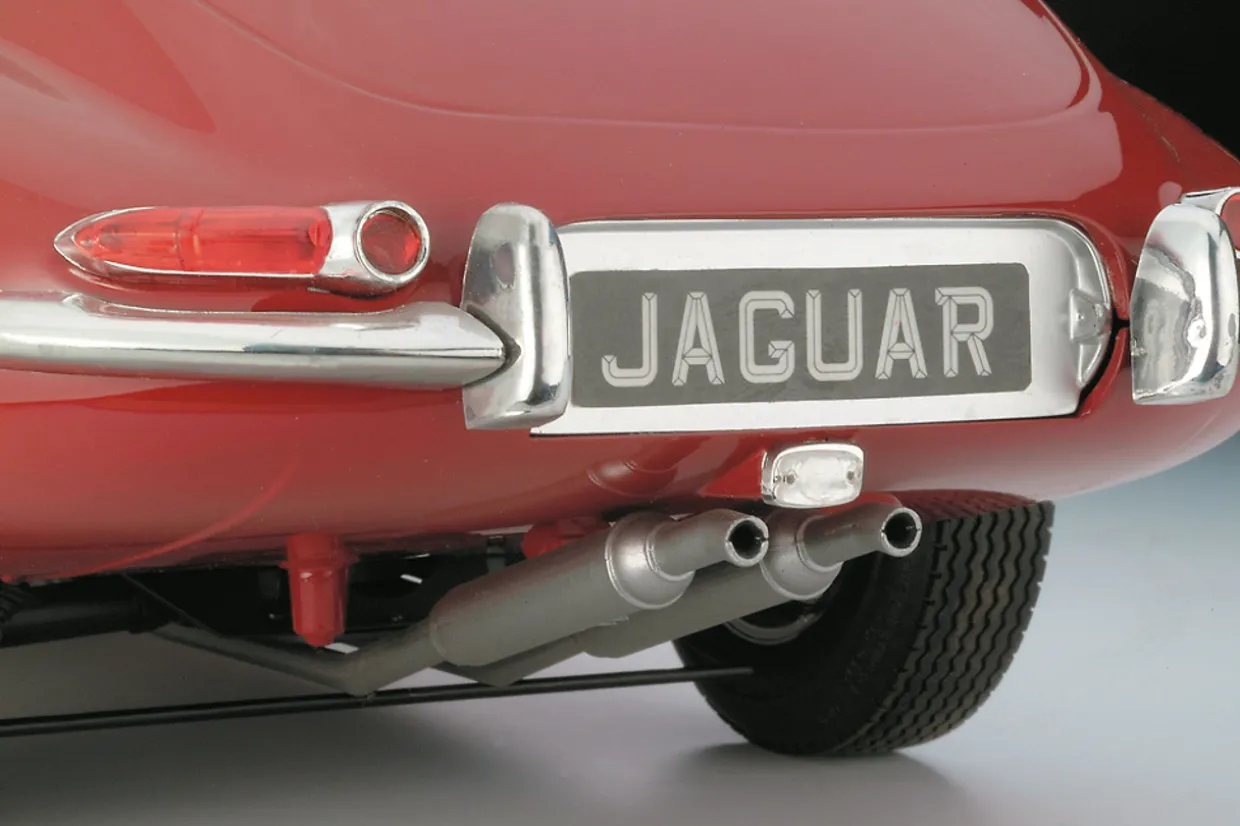 Revell 1/8 Jaguar E-Type Limited Edition Model Kit