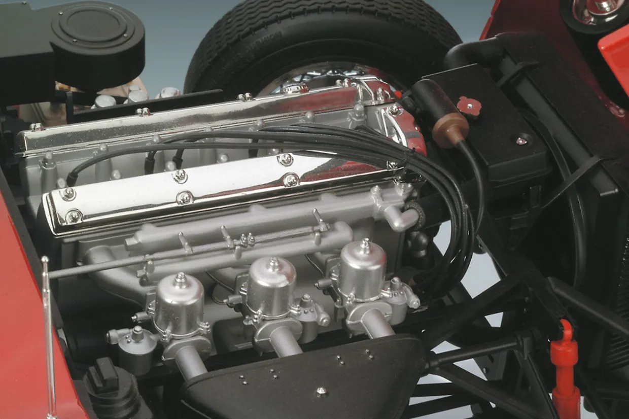 Revell 1/8 Jaguar E-Type Limited Edition Model Kit