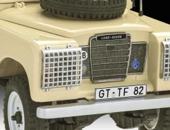 Revell 1/24 Land Rover Series III LWB 109 Commercial