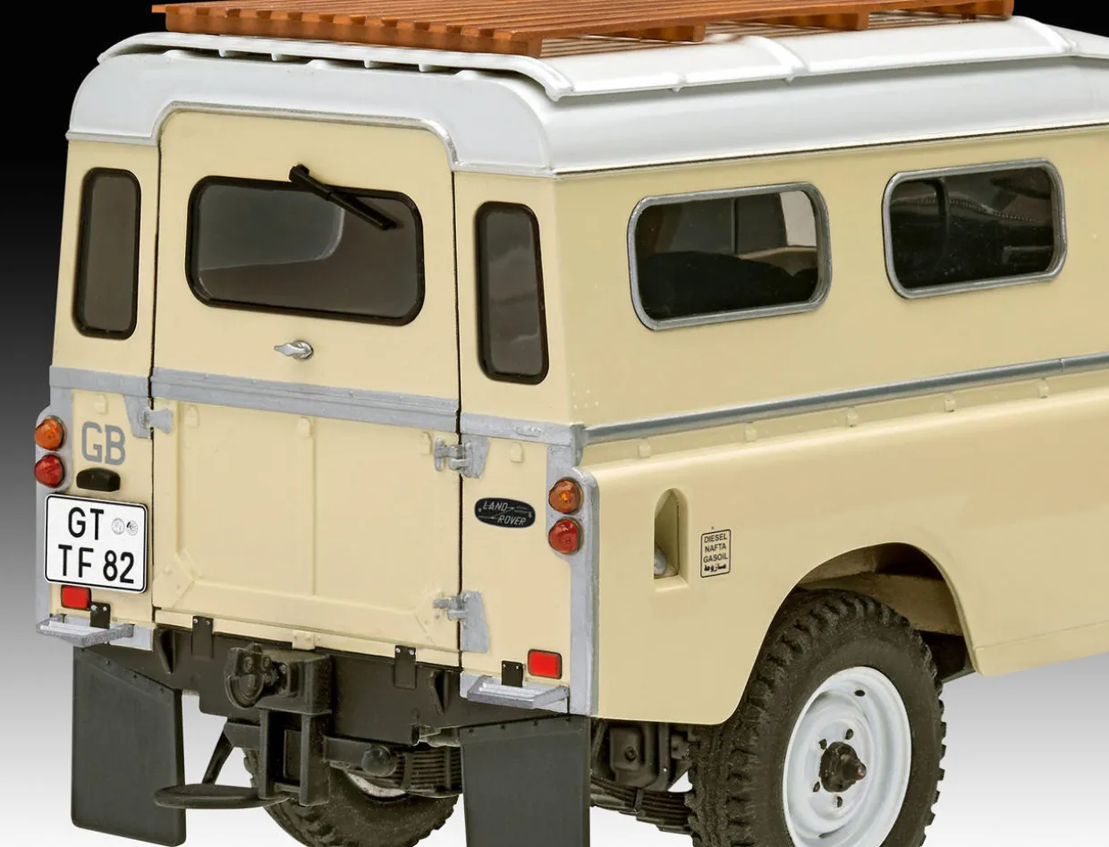 Revell 1/24 Land Rover Series III LWB 109 Commercial