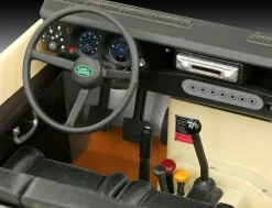 Revell 1/24 Land Rover Series III LWB 109 Commercial