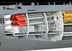 Revell 1/144 U-Boat Type XXI with Interior Detail