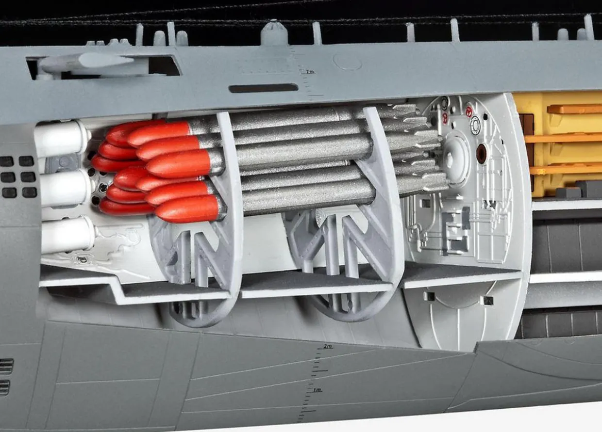 Revell 1/144 U-Boat Type XXI with Interior Detail
