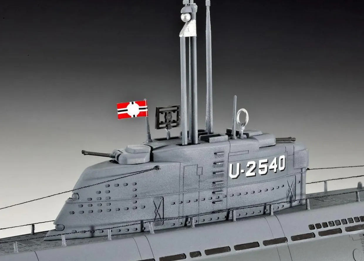 Revell 1/144 U-Boat Type XXI with Interior Detail