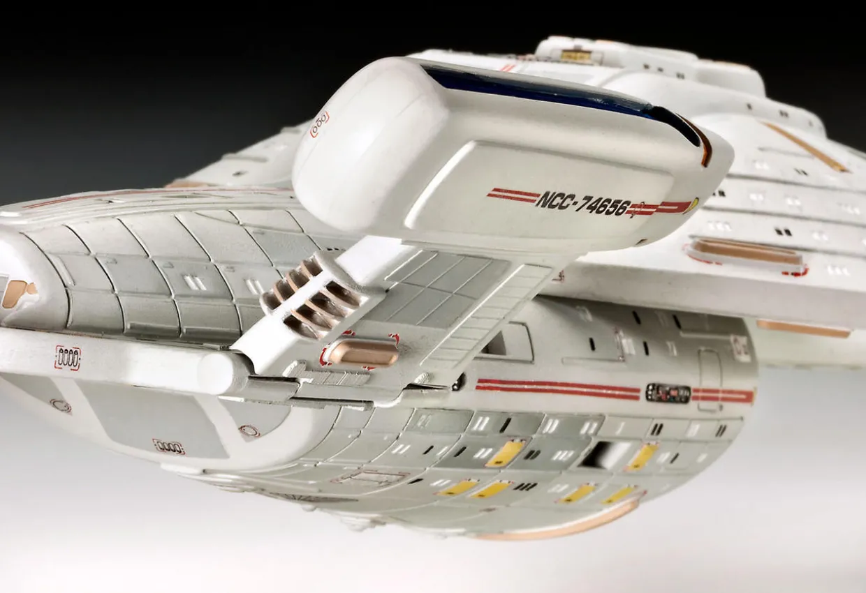 Revell 1/670 USS Voyager NCC-74656