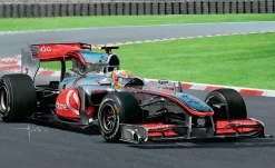 Revell 1/24 Vodafone McLaren Mercedes MP4-25 Lewis Hamilton