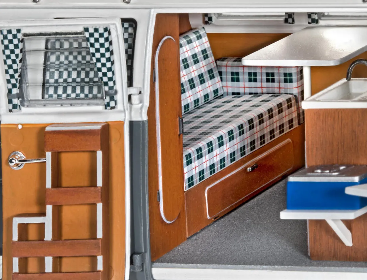 Revell 1/24 Volkswagen T1 Camper