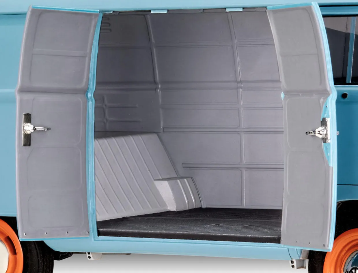 Revell 1/24 Volkswagen T1 Panel Van Gulf Livery Starter Set