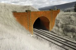 Superquick 1/76 Bridge & Tunnel Entrance (Red Brick) Card Building Kit