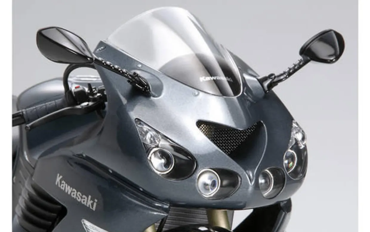 Tamiya 1/12 Kawasaki ZZR1400 Model Kit