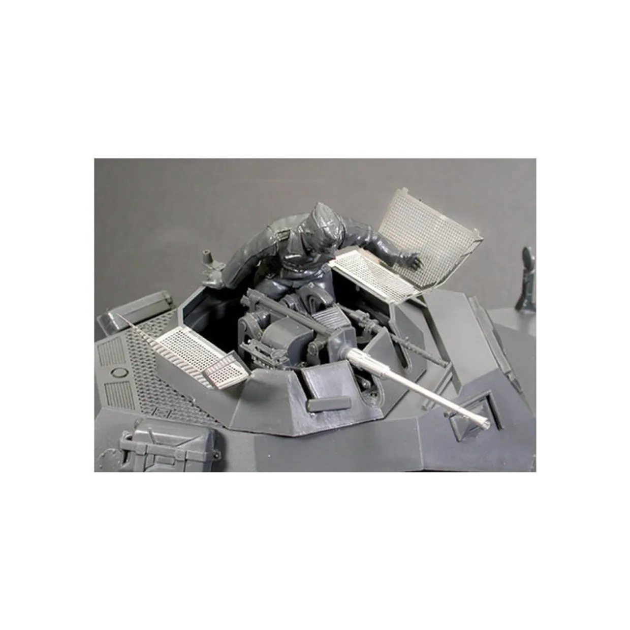 Tamiya 1/35 Sd.Kfz.222 Leichter Panzerspahwagen