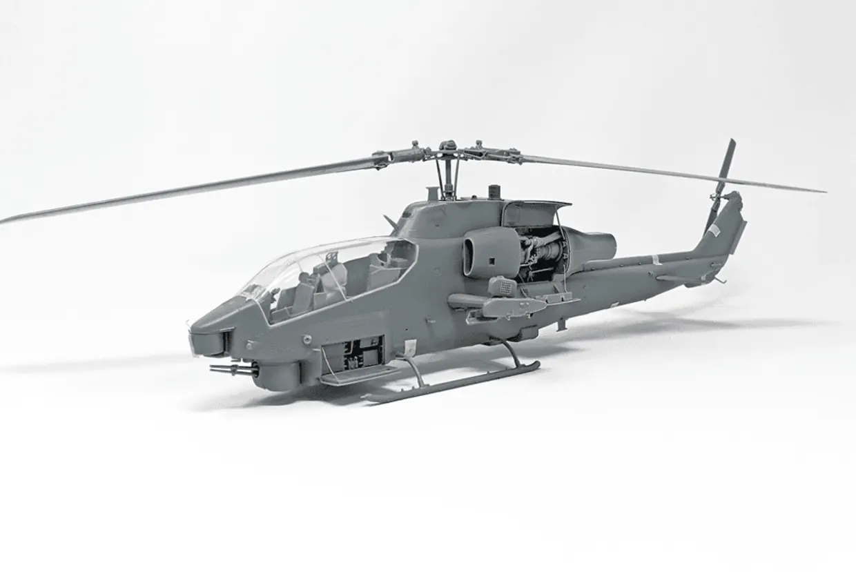Trumpeter 1/35 Bell AH-1W Super Cobra (Turned Exhaust)