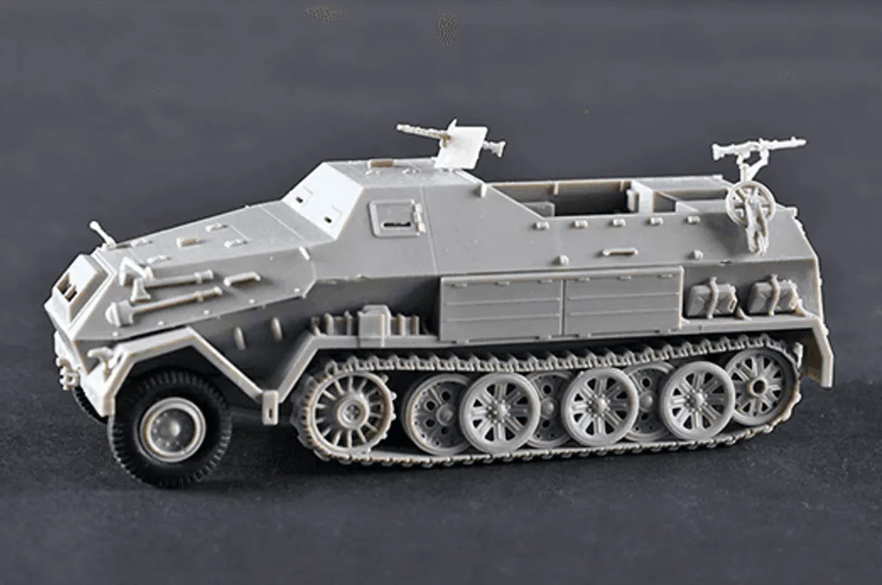 Trumpeter 1/72 Sd.Kfz.8 12t Half-track
